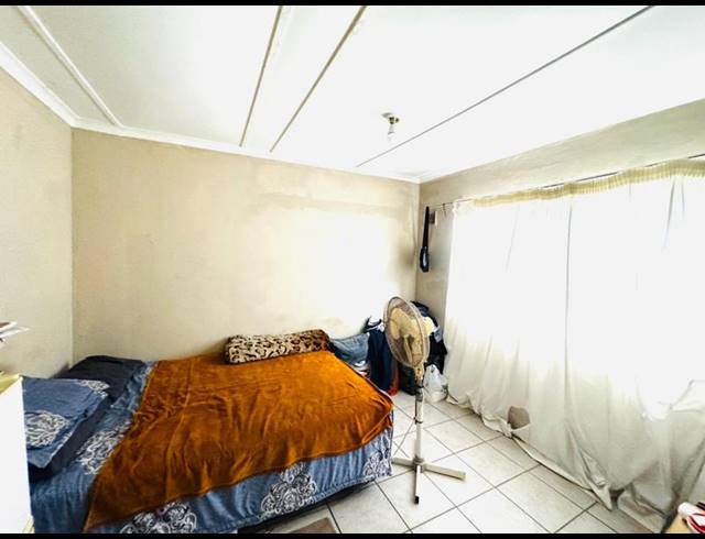 4 BEDROOM HOUSE FOR SALE IN UMLAZI H